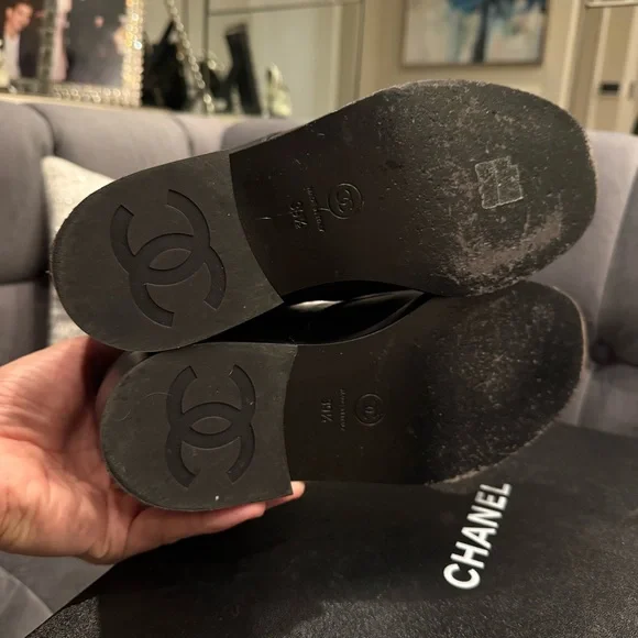 Chanel Women's Lace-Up Leather Ankle Boots w/ Patent Leather Logo Toe - Sz 39.5 - Picture 8 of 13